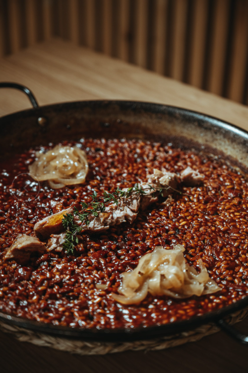 Arroz meloso con carne, especialidad de ALMA PLAYA